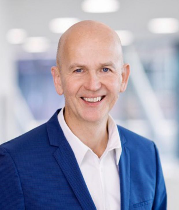 Prof. Marius Ueffing