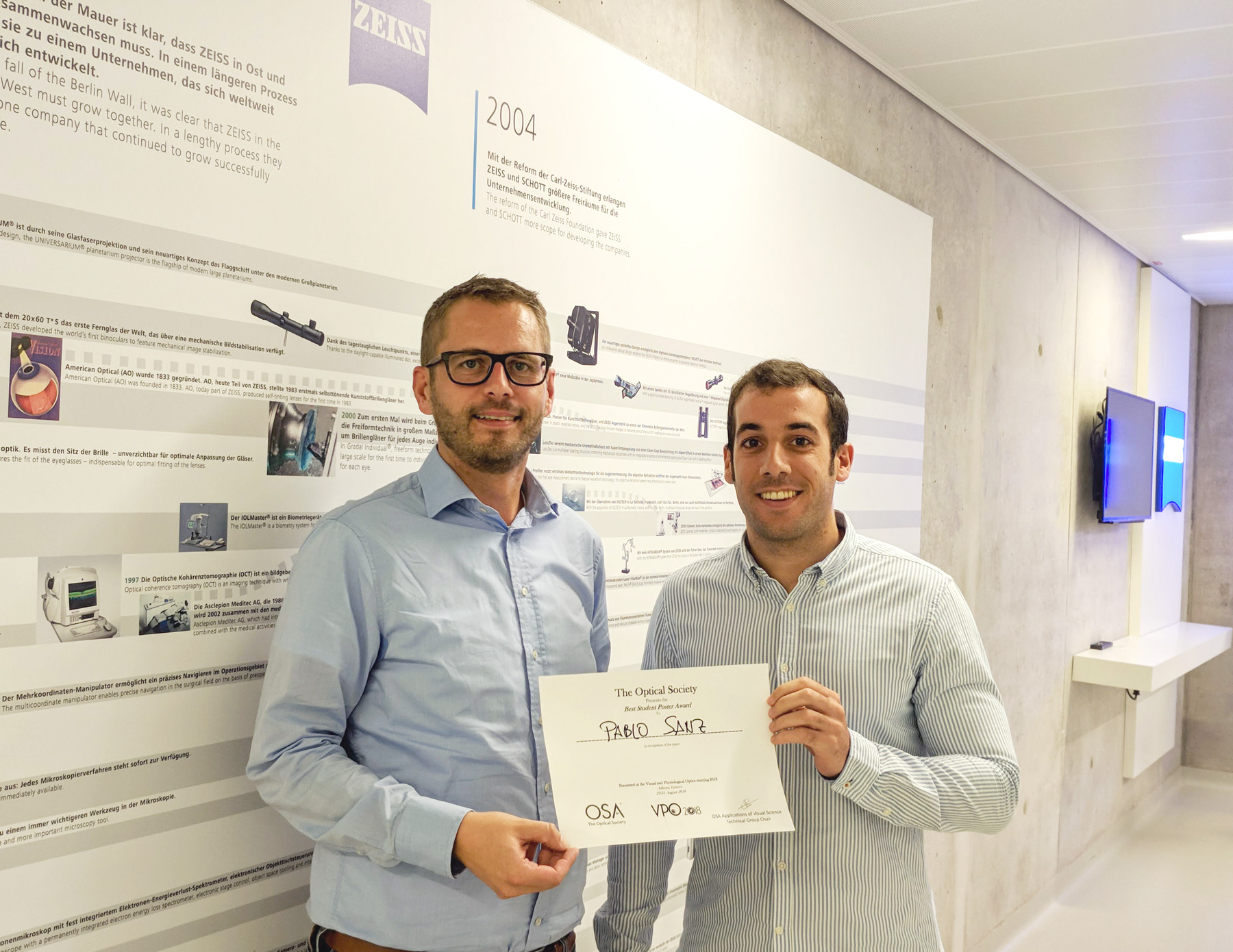 Pablo Sanz and Arne Ohlendorf from the ZEISS Vision Science Lab