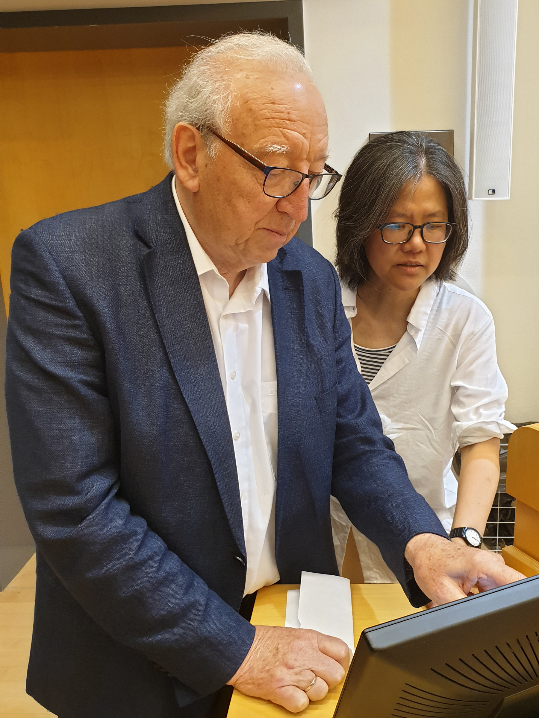 Professor Zrenner and Professor Li Zhaoping